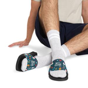 Merry Christmas Pattern | Men's Removable-Strap Sandals - Image 1