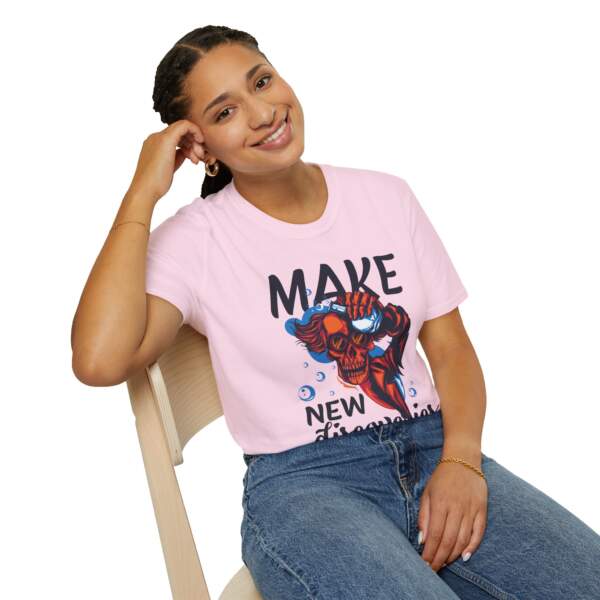 Make New Discoveries Graphic Tee - GIFTZ For Your Loved Ones