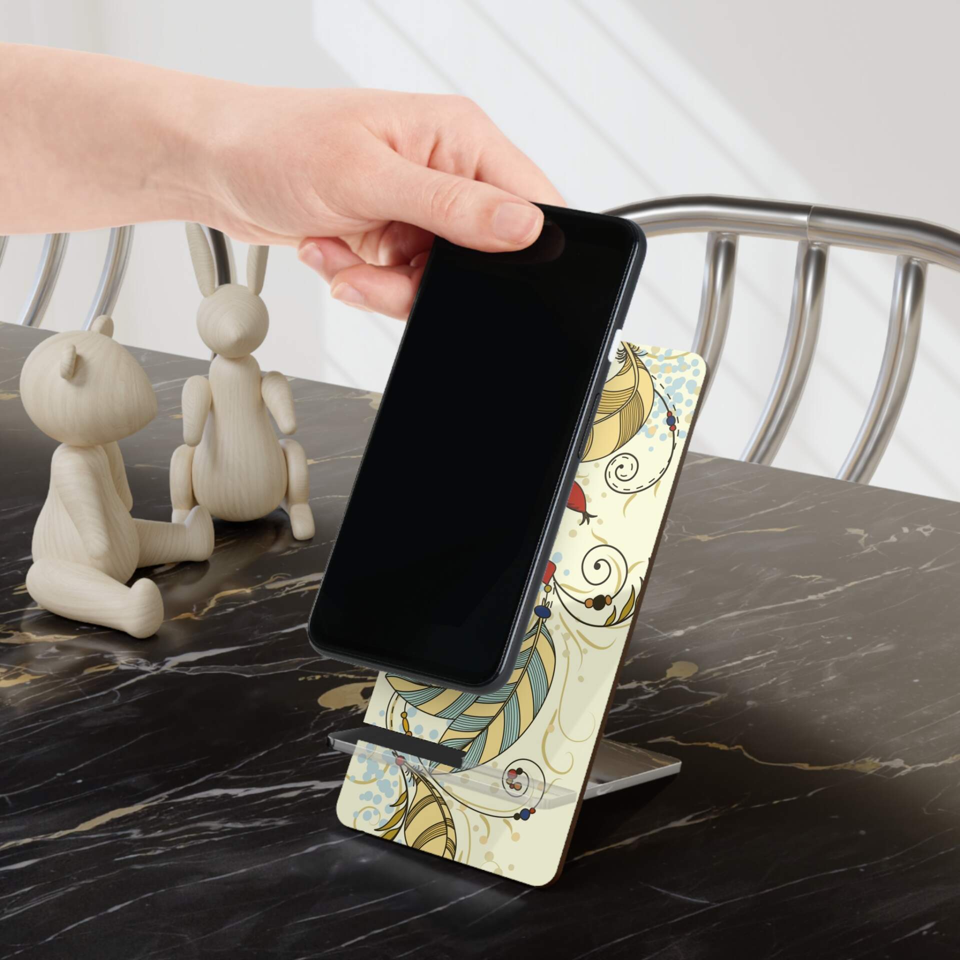Decorative Smartphone Stand - Artistic Leaf Design - GIFTZ For Your Loved Ones